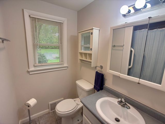 9 Vanguard Ln, Longmeadow, MA 01106