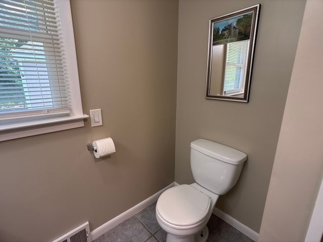 9 Vanguard Ln, Longmeadow, MA 01106