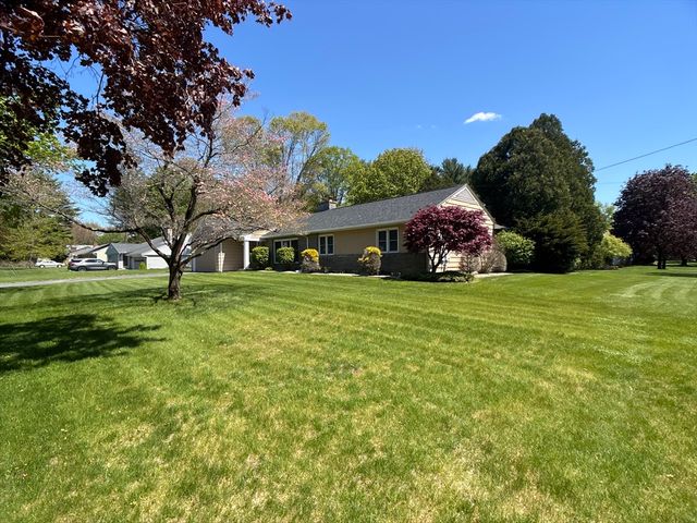 9 Vanguard Ln, Longmeadow, MA 01106