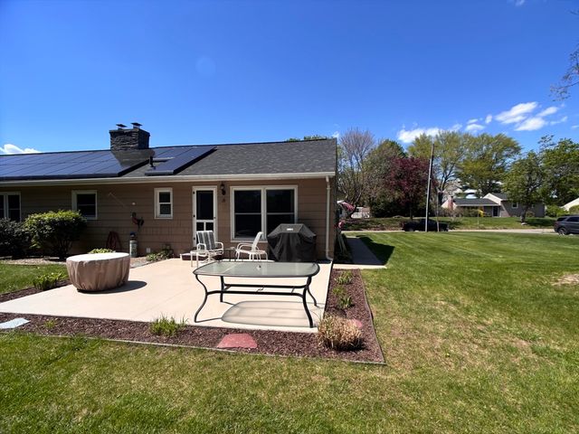 9 Vanguard Ln, Longmeadow, MA 01106
