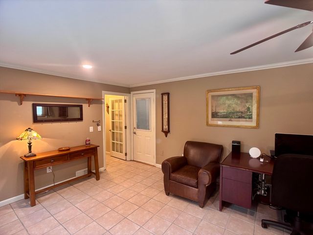 9 Vanguard Ln, Longmeadow, MA 01106