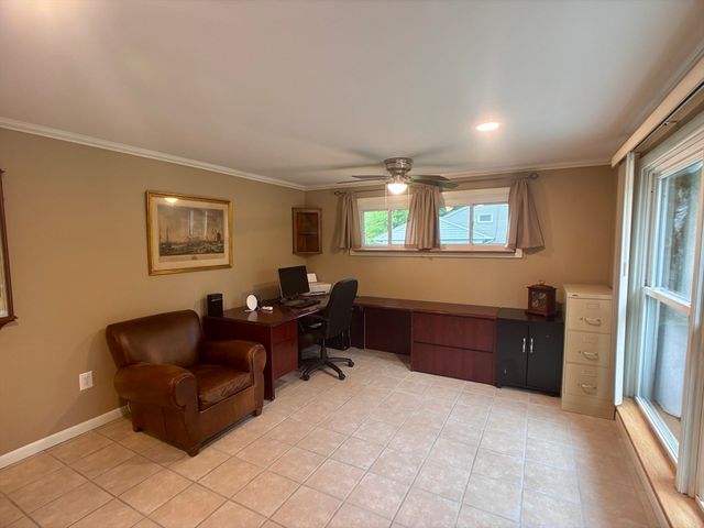 9 Vanguard Ln, Longmeadow, MA 01106