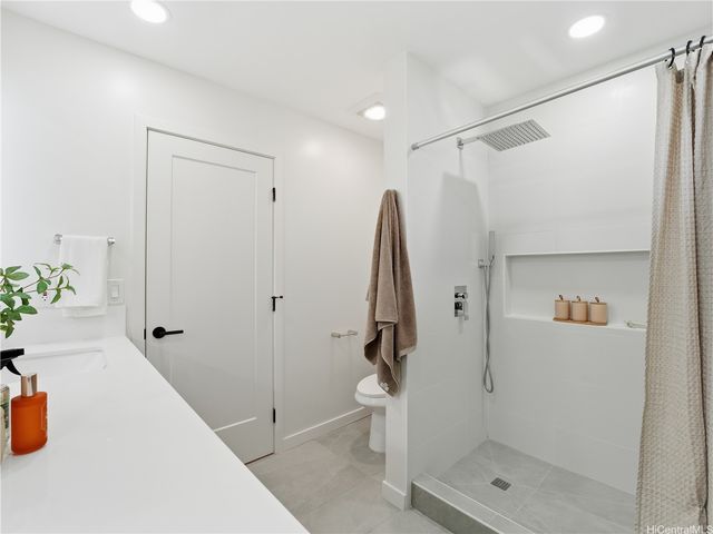 7157 Makaa Street, Honolulu, HI 96825