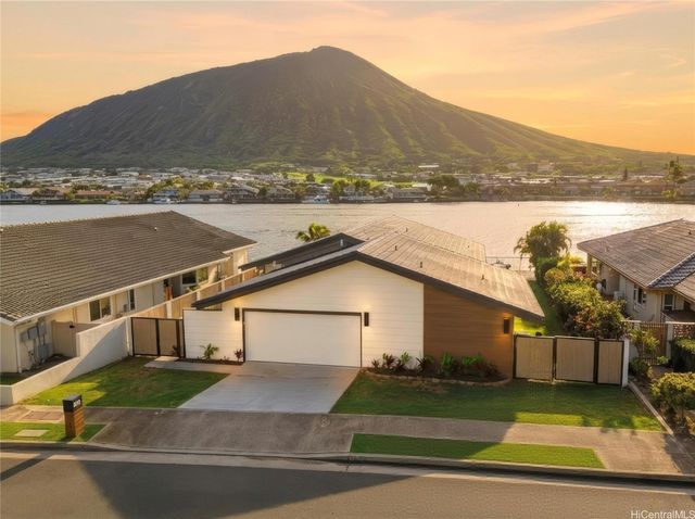 7157 Makaa Street, Honolulu, HI 96825