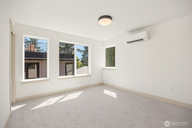 1255 NE 100th Street, Seattle, WA 98125