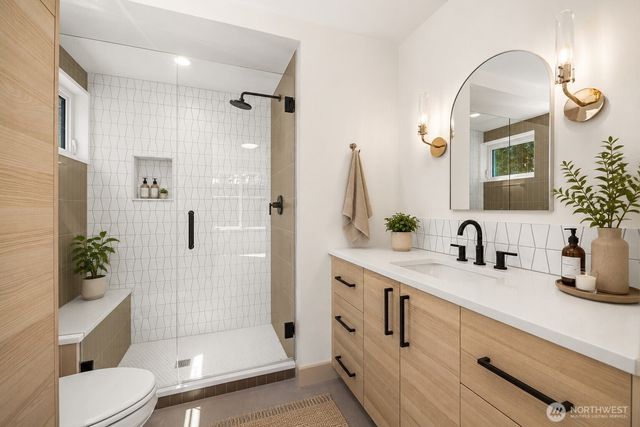 1255 NE 100th Street, Seattle, WA 98125