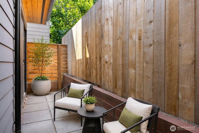1255 NE 100th Street, Seattle, WA 98125