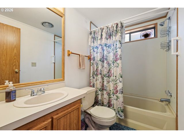 508 GAEL Ln, Myrtle Creek, OR 97457