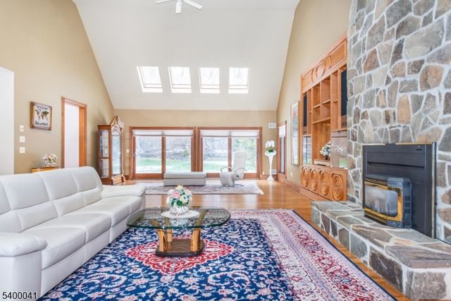 10 Sunny Ln, Green Twp., NJ 07821