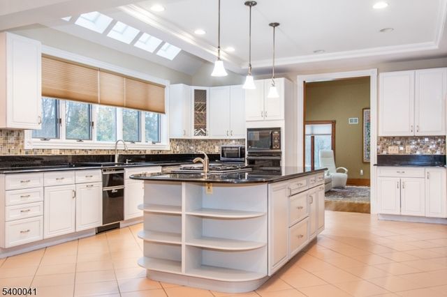 10 Sunny Ln, Green Twp., NJ 07821