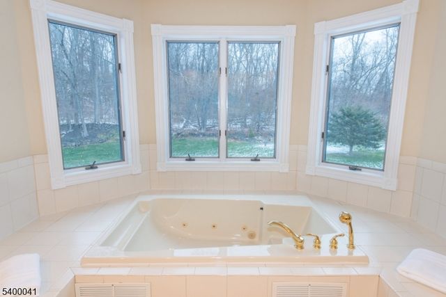 10 Sunny Ln, Green Twp., NJ 07821