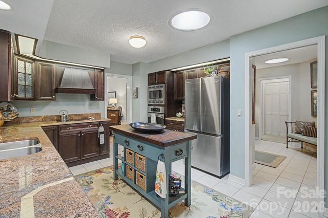 16 Clubside Drive, Asheville, NC 28804