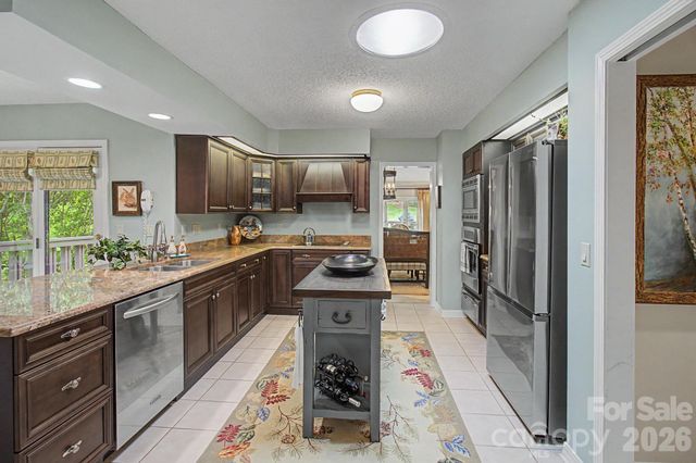 16 Clubside Drive, Asheville, NC 28804