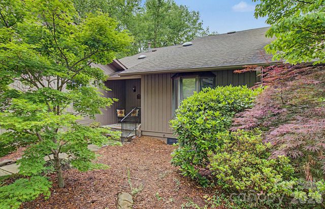 16 Clubside Drive, Asheville, NC 28804