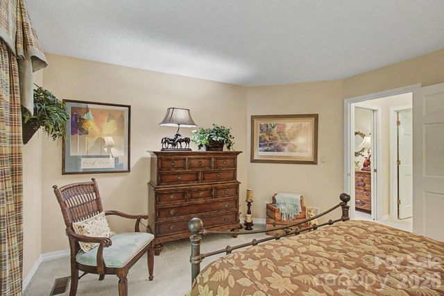16 Clubside Drive, Asheville, NC 28804