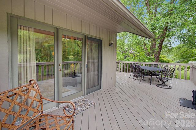 16 Clubside Drive, Asheville, NC 28804