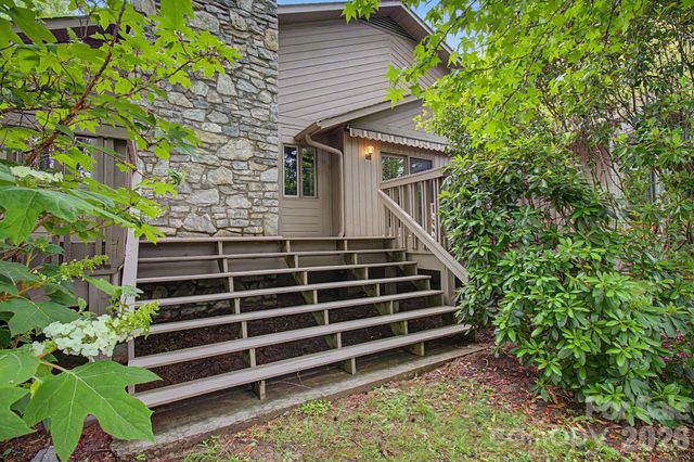 16 Clubside Drive, Asheville, NC 28804