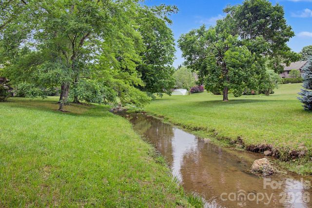 16 Clubside Drive, Asheville, NC 28804
