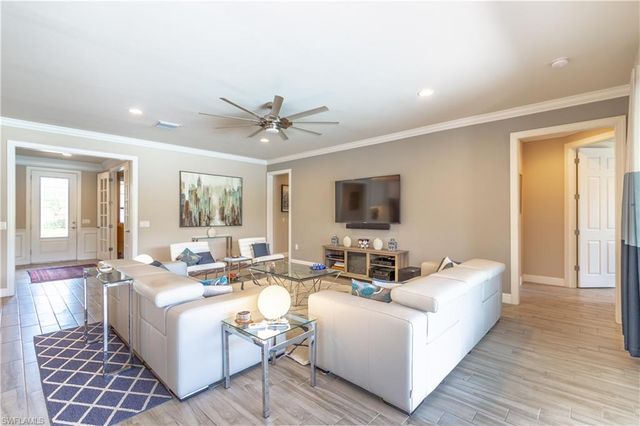 7247 Clamshell LN, Naples, FL 34114