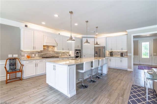 7247 Clamshell LN, Naples, FL 34114