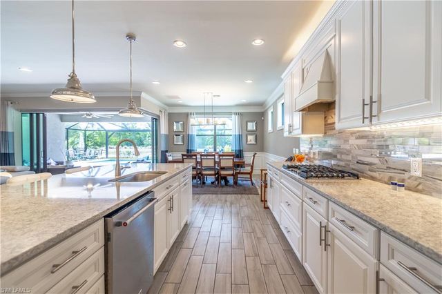 7247 Clamshell LN, Naples, FL 34114