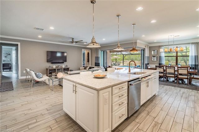 7247 Clamshell LN, Naples, FL 34114