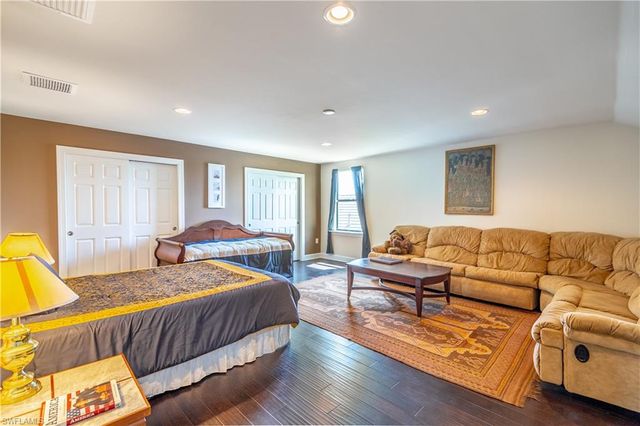 7247 Clamshell LN, Naples, FL 34114