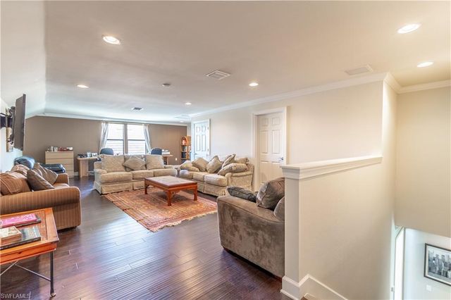 7247 Clamshell LN, Naples, FL 34114