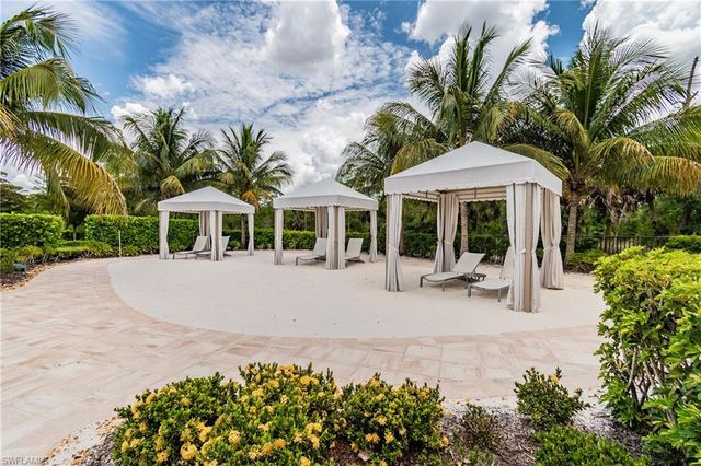 7247 Clamshell LN, Naples, FL 34114