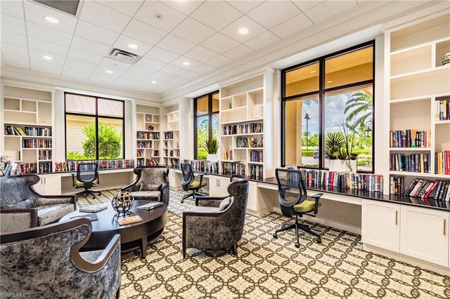 7247 Clamshell LN, Naples, FL 34114