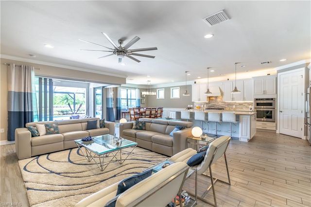 7247 Clamshell LN, Naples, FL 34114