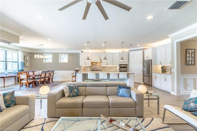 7247 Clamshell LN, Naples, FL 34114