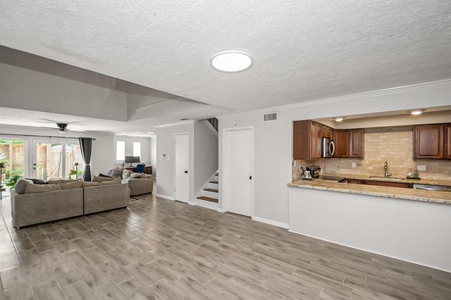 62 Chervil Common, Lake Jackson, TX 77566