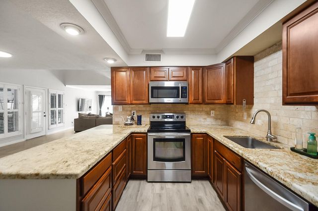 62 Chervil Common, Lake Jackson, TX 77566