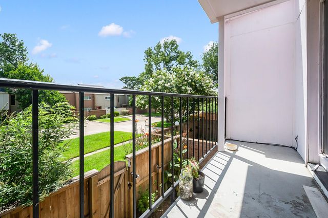 62 Chervil Common, Lake Jackson, TX 77566