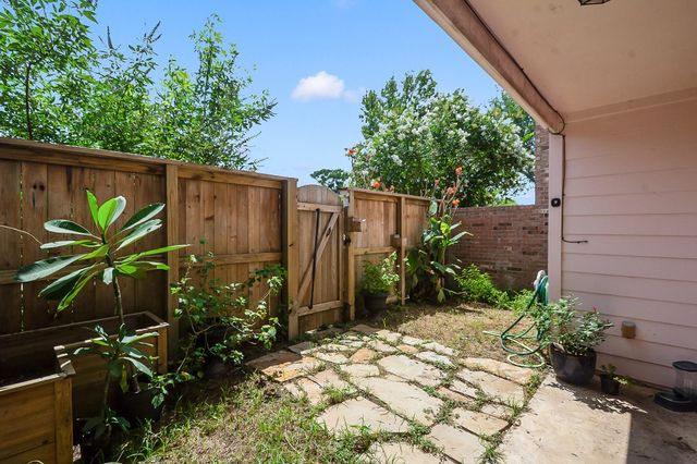 62 Chervil Common, Lake Jackson, TX 77566