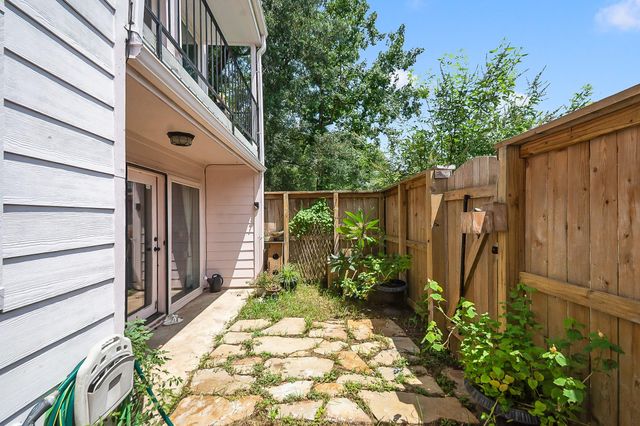 62 Chervil Common, Lake Jackson, TX 77566