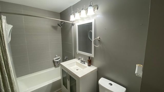 703 W North Street, Crown Point, IN 46307