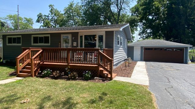 703 W North Street, Crown Point, IN 46307