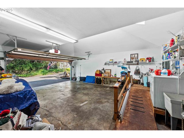 273 N HENRY St, Coquille, OR 97423