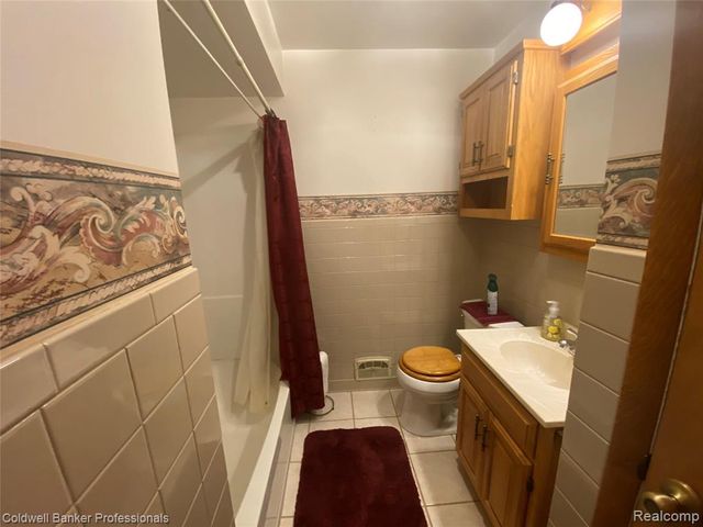 22665 Cloverlawn Street, Taylor, MI 48180