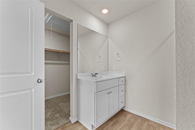 410 WILD GOOSE DR, Luling, TX 78648