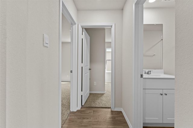 410 WILD GOOSE DR, Luling, TX 78648