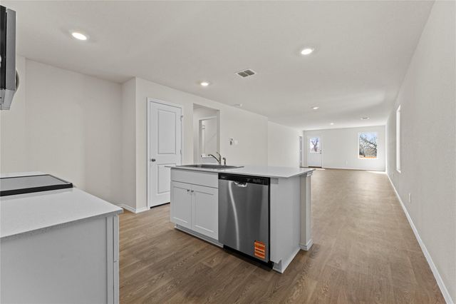 410 WILD GOOSE DR, Luling, TX 78648