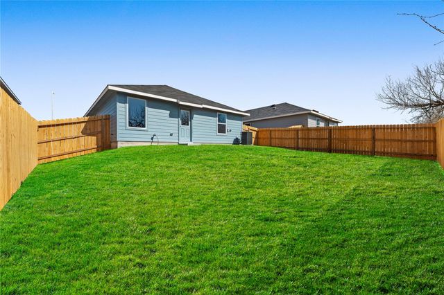 410 WILD GOOSE DR, Luling, TX 78648