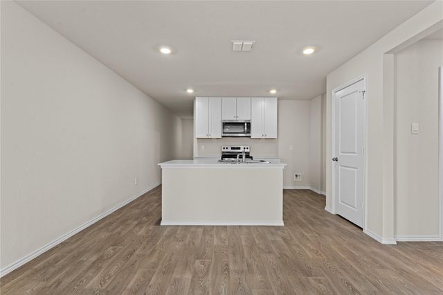 410 WILD GOOSE DR, Luling, TX 78648