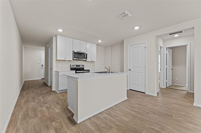 410 WILD GOOSE DR, Luling, TX 78648