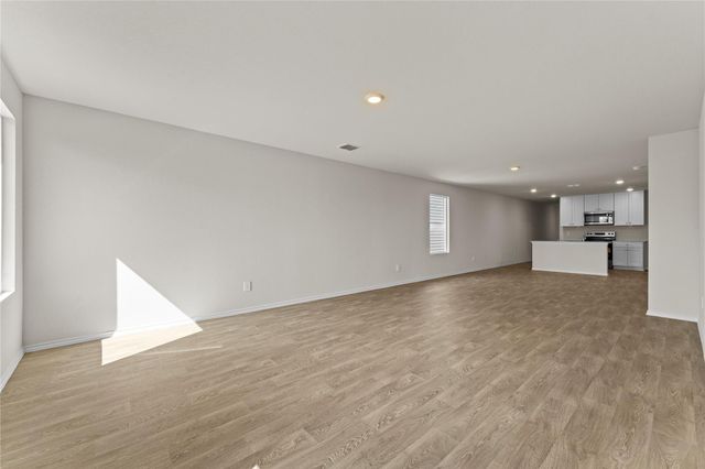 410 WILD GOOSE DR, Luling, TX 78648