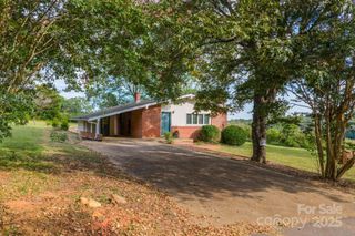 1724 31st Street NE, Hickory, NC 28601
