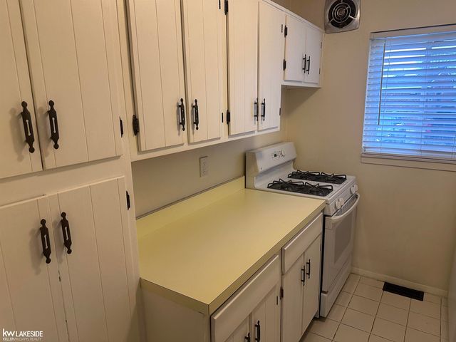 23313 Edsel Ford Court, Saint Clair Shores, MI 48080